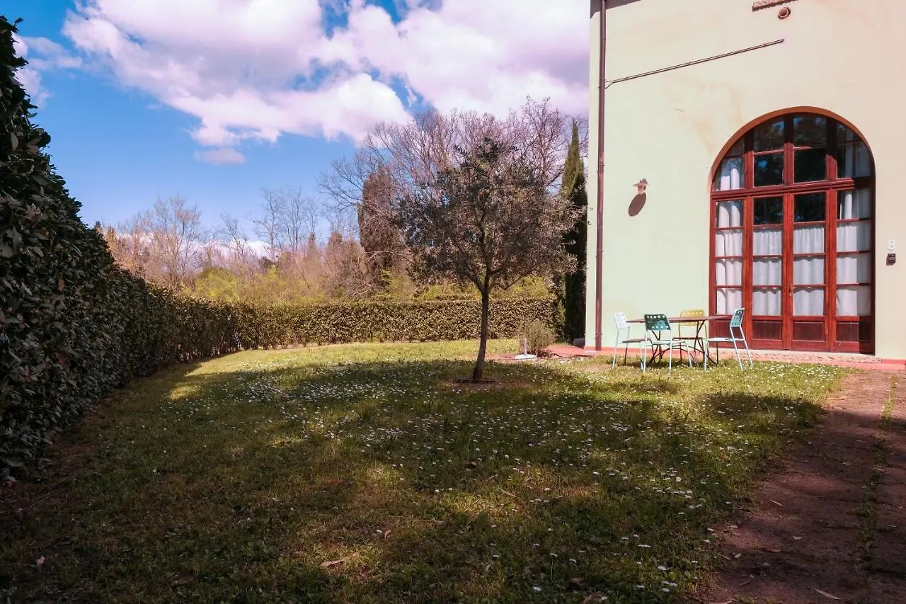 Hotel Il Poggio di San Ruffino Lari 0*,  Italia